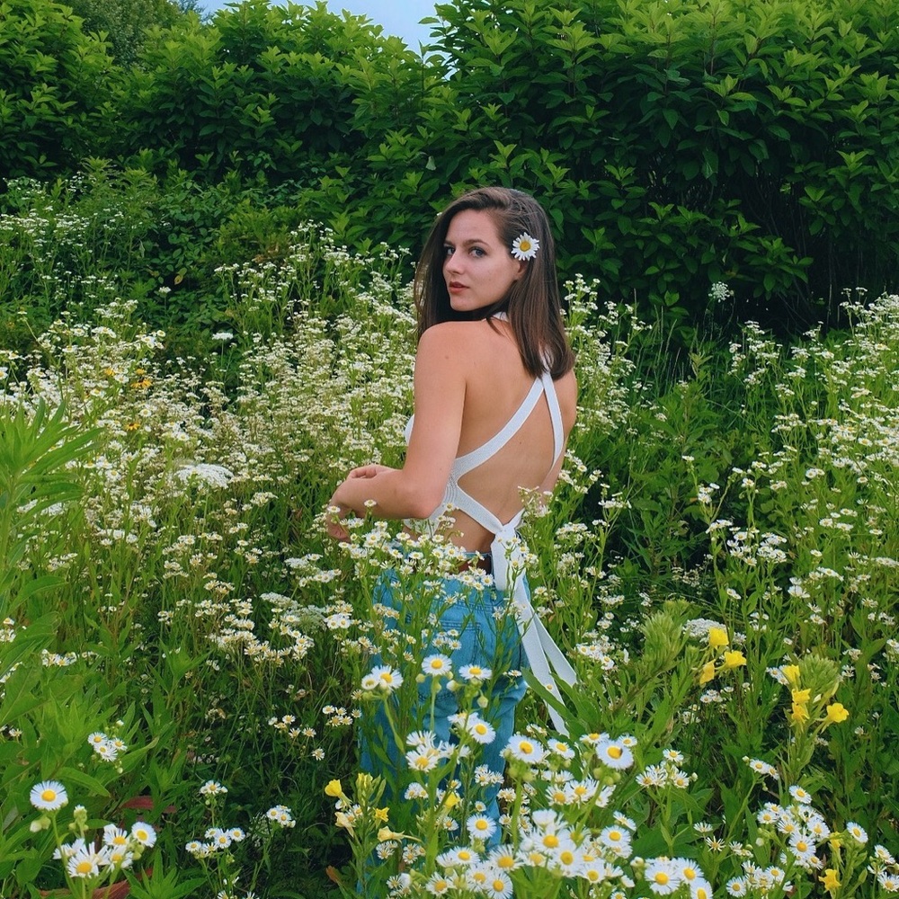 Aritzia Wilfred White Cayenne Tie Back Crop Top